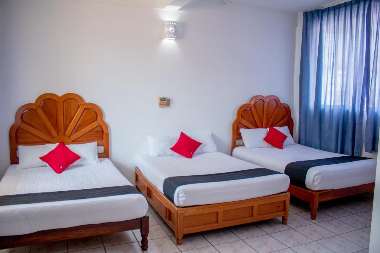Hotel Adelita Сиуатанехо Экстерьер фото