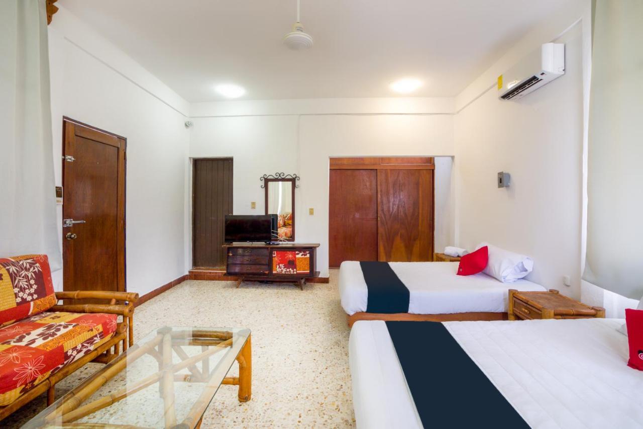 Hotel Adelita Сиуатанехо Экстерьер фото