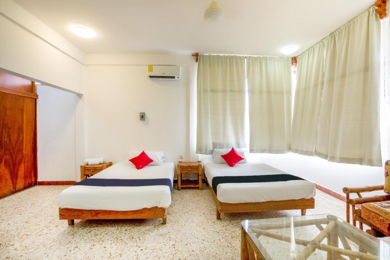 Hotel Adelita Сиуатанехо Экстерьер фото