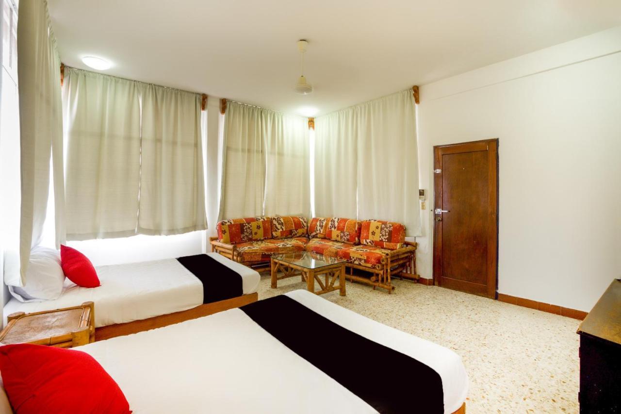 Hotel Adelita Сиуатанехо Экстерьер фото